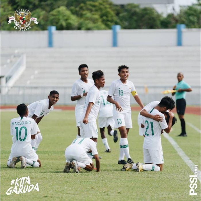 Selebrasi para pemain timnas U-15 Indonesia setelah mengalahkan Vietnam dengan skor 2-0 pada laga pertama Piala AFF U-15 2019 di Thailand, Sabtu (27/7/2019).
