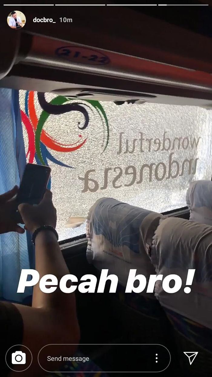 Unggahan Instastory dokter tim Persija, Docbro, tentang insiden pecahnya kaca bus yang ditumpangi Persija Jakarta, Sabtu (27/6/2019)