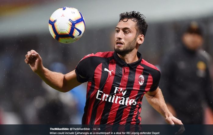 Pemain AC Milan, Hakan Calhanoglu.