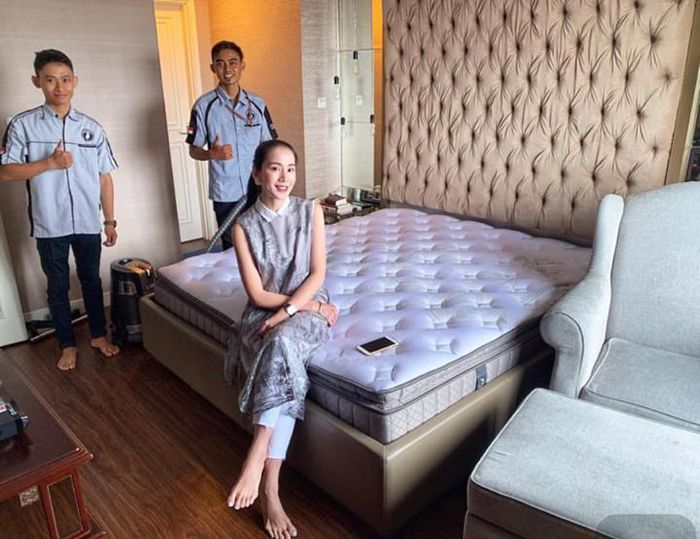 Kamar tidur di rumah Jill Gladys