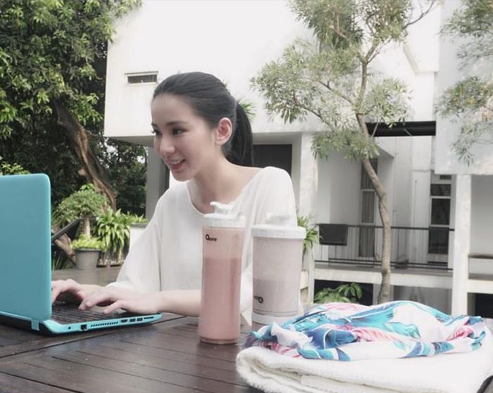 Halaman luar di rumah Jill Gladys