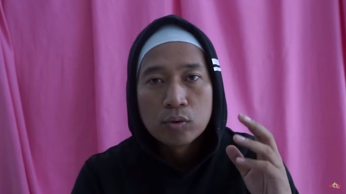 Denny Cagur membuat parody berdasarkan video Ria Ricis 'Saya Pamit'