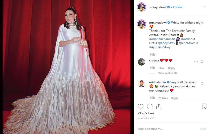 Dengan Perut Buncit Ayu Dewi Tampil Elegan Dalam Balutan