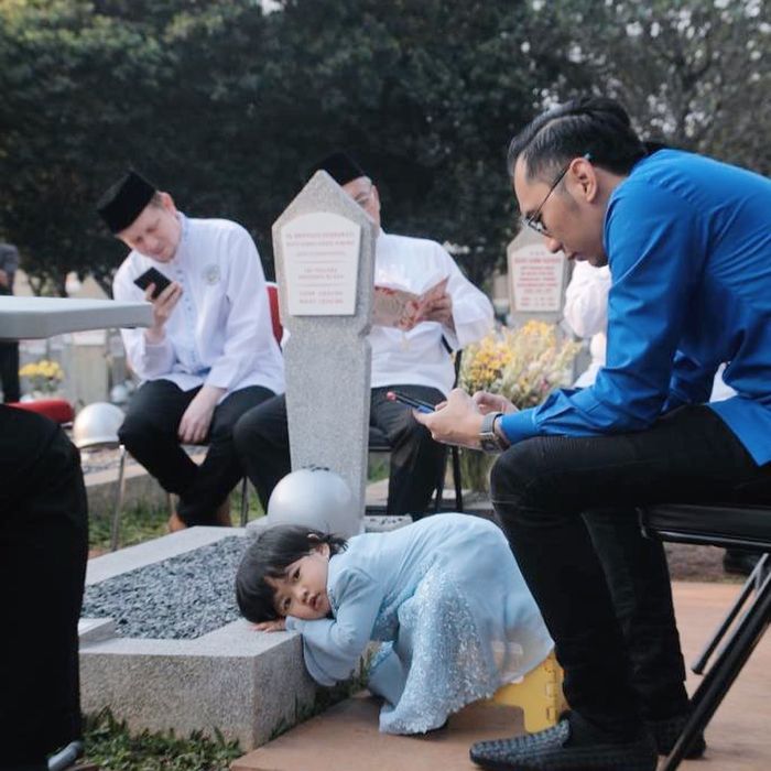 Aliya Rajasa bercerita bahwa anak bungsunya kerap dilanda rindu tiap melihat foto dan video Ani Yudhoyono.