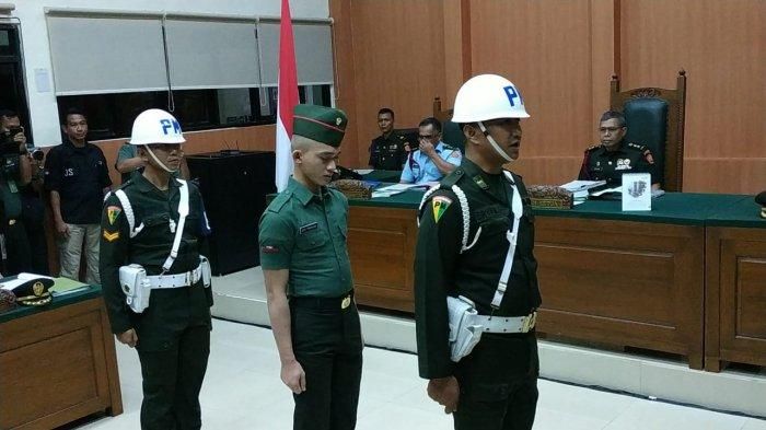 Prada DP tiba di persidangan