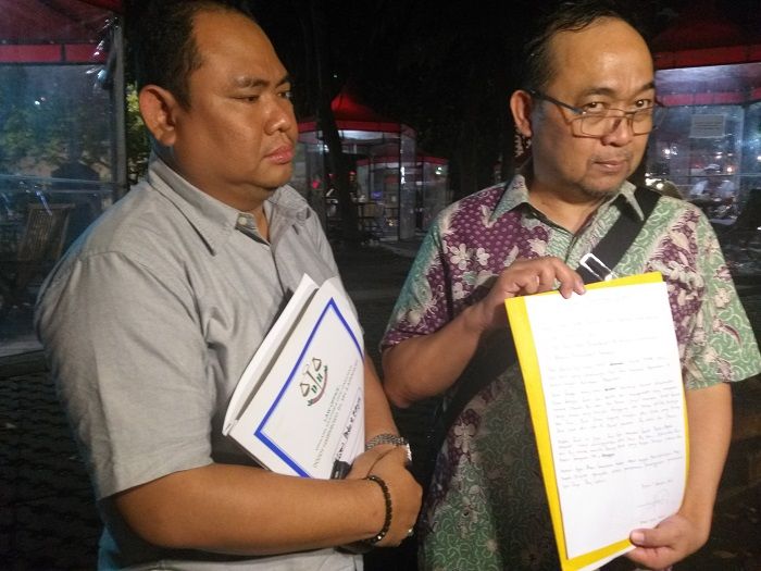 Kuasa hukum Pablo Benua, M Burhanuddin, saat ditemui Grid.ID bersama kuasa hukum lainnya, Djoni Sarosa, di kawasan Polda Metro Jaya, Jakarta Selatan, Kamis (1/8/2019).
