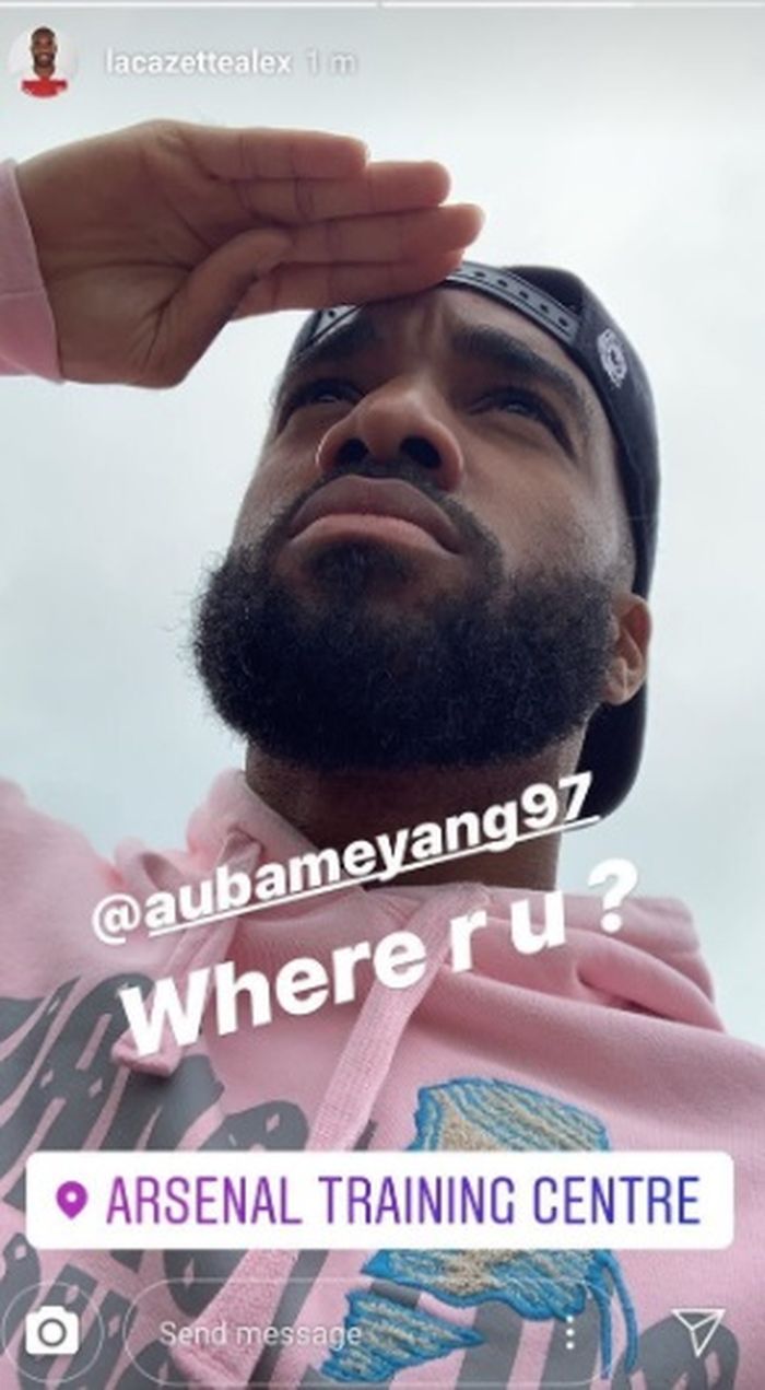 Lacazette mencari Aubameyang