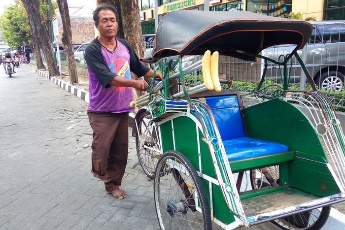 Wawan Setiawan, kayuh becak dengan satu kaki demi hidupi anak istri