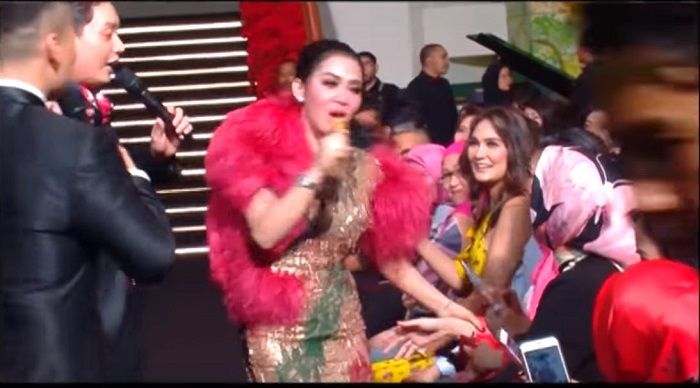 Luna Maya kepergok datang ke perayaan ulang tahun Syahrini dua tahun lalu
