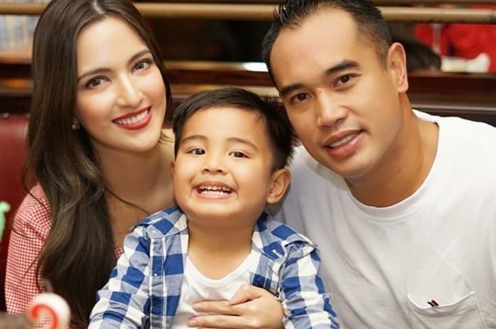 Suami <a href='https://pontianak.tribunnews.com/tag/nia-ramadhani' title='Nia Ramadhani'>Nia Ramadhani</a> Tak Terima hingga Peringatkan Sosok Ini untuk Minta Maaf Usai Putrinya Menangis Kena Pukul