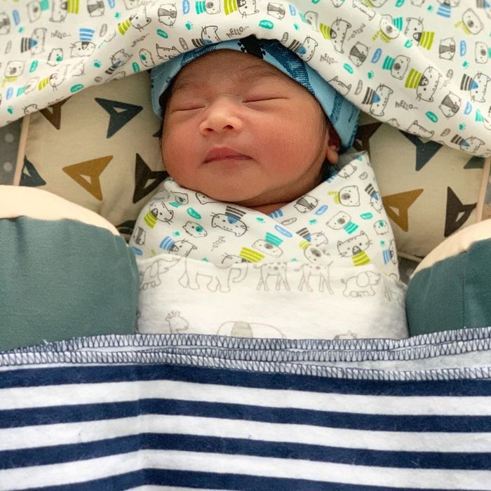 Evi Masamba Melahirkan Anak Pertama, Intip 3 Potret Bayinya yang Menggemaskan