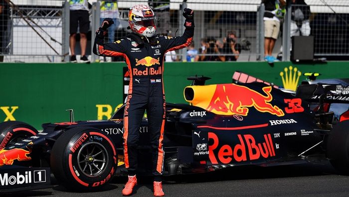 Selebrasi Max Verstappen (Red Bull Racing) setelah memastikan diri meraih pole position pada F1 GP Hungaria 2019, Sabtu (3/8/2019)