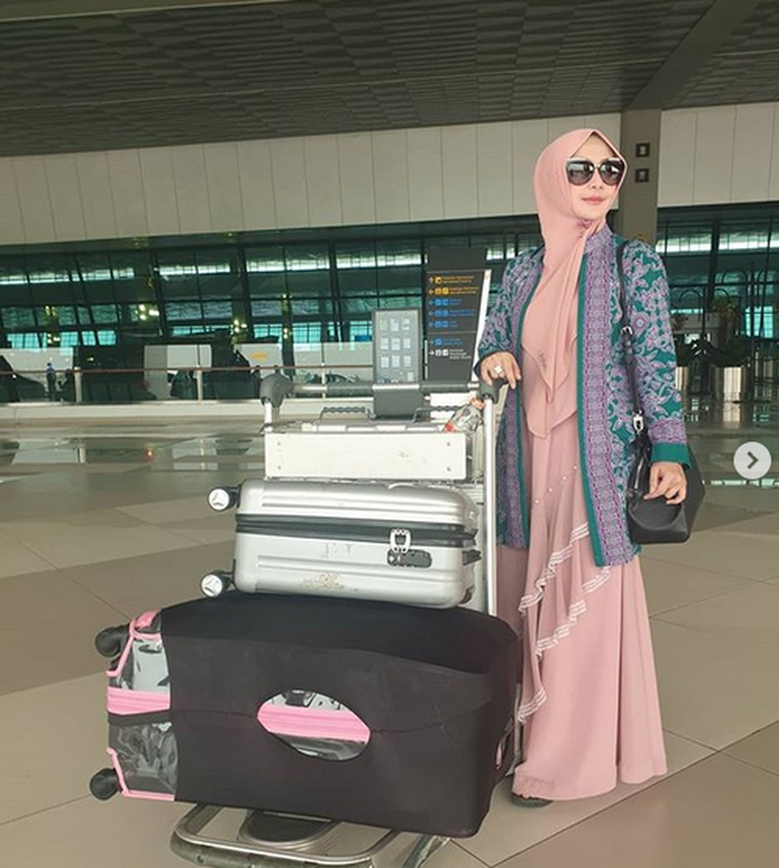 Eddies Adelia berangkat haji