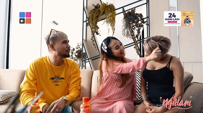 Nikita Mirzani dijambak oleh penggemarnya yang sedang hamil