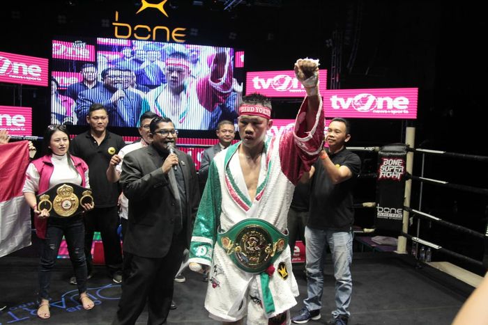 Petinju nomor satu Indonesia, Daud Yordan, usai memenangi pertarungan  WBC International Challenge kelas ringan super di Pattaya, Thailand, Minggu (4/8/2019).