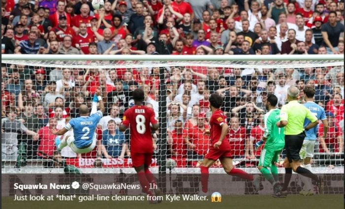 Penyelamatan bek Manchester City, Kyle Walker, saat mengahdapi Liverpool dalam laga Community Shield di Stadion Wembley, Minggu (4/8/2019).