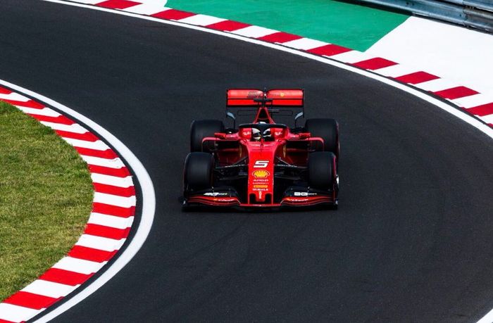 Pembalap Ferrari, Sebastian Vettel saat berlaga pada seri F1 Hungaria 2019, Minggu (4/8/2019)