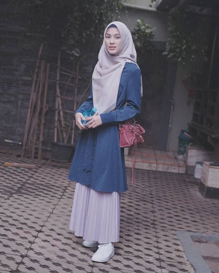 20+ Ide Style Hijab Syari Dengan Rok Plisket