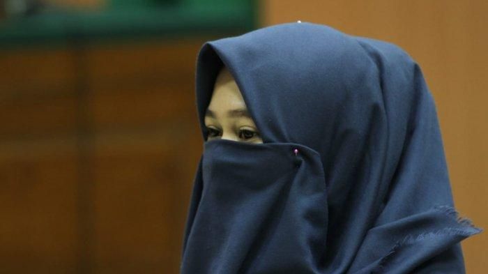Serli wanita lain dari Prada DP