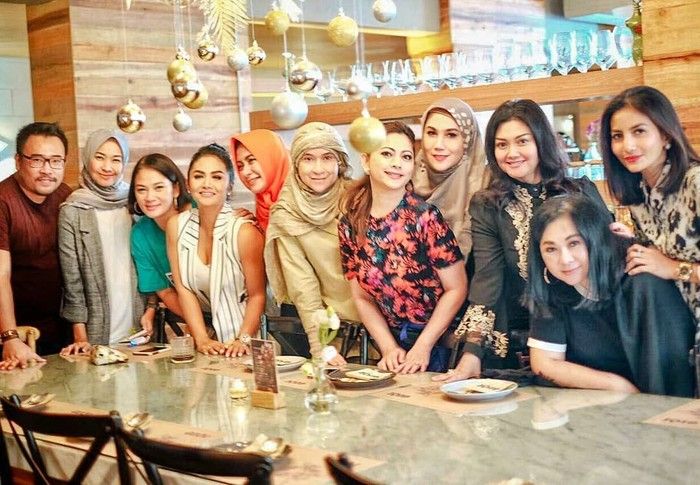 Jo Ardis dekat dengan artis