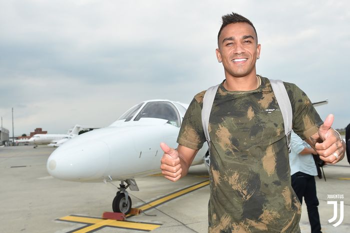 Bek Danilo Luiz tiba di Turin pada 6 Agustus 2019 jelang kepindahannya ke Juventus.