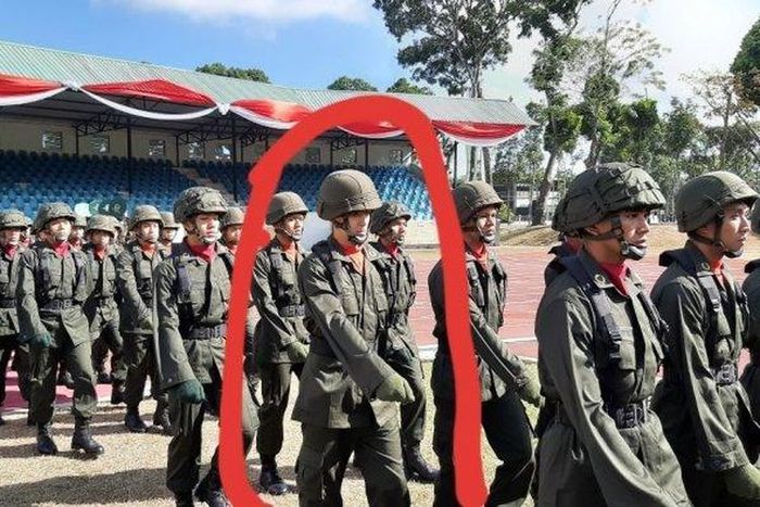 Enzo Zenz Allie, saat menuju tempat upacara pembukaan pendidikan dasar kemitraan Caprabhatar Akademi TNI-Akpol Tahun 2019 di Lapangan Sapta Marga, Akademi Militer, Magelang, Selasa (6/8).