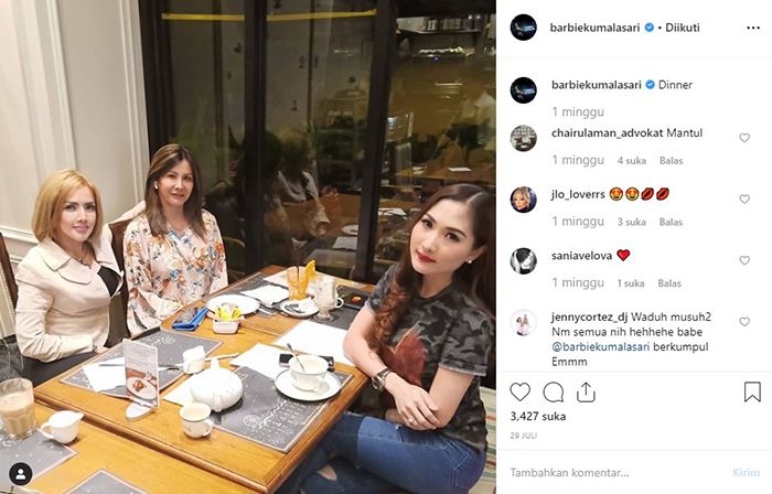Makan malam di restoran mewah
