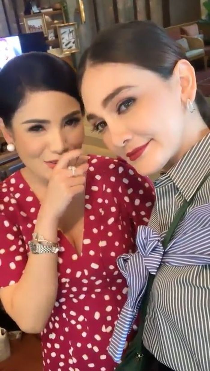 Tampilan makeup Luna Maya