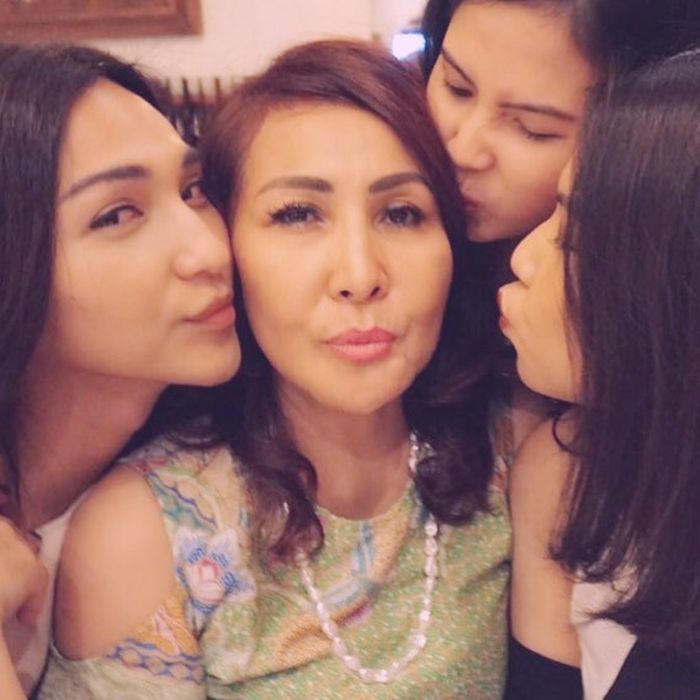 Keluarga Dena Rachman