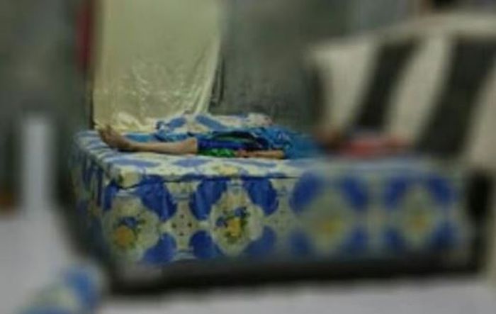 Jajuli dibunuh di kamarnya.