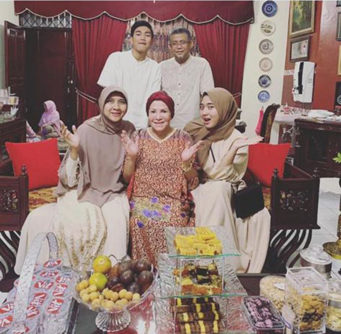 Ruang makan di rumah Mpok Atiek