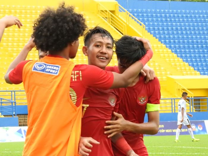 Pemain timnas U-18 Indonesia merayakan kemenangan atas Timor Leste pada laga kedua Piala AFF U-18 2019, Kamis (8/8/2019).