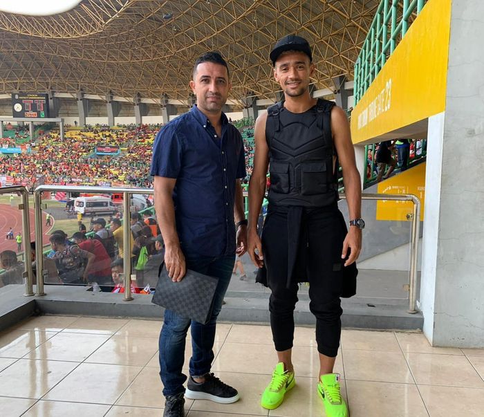 Bruno Matos bersama agennya, Fabio Barbosa jadi penonton laga Persija Jakarta kontra Bhayangkara FC di Stadion Patriot Chandrabhaga, Kota Bekasi, Sabtu (10/8/2019).