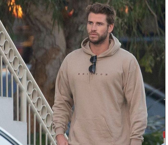 Liam Hemsworth setelah berpisah dari Miley Cyrus.