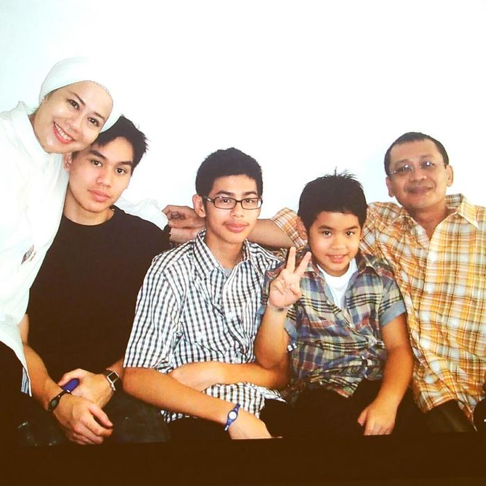 Intip Potret Tampan Muhammad Raya Sahetapy, Putra Bungsu Dewi Yull yang