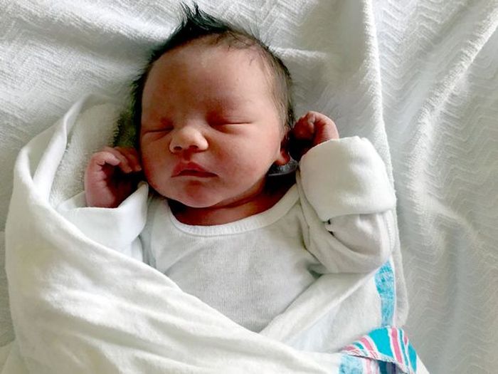 Beginilah foto bayi bernama Kilas setelah dia dilahirkan oleh ibunya.