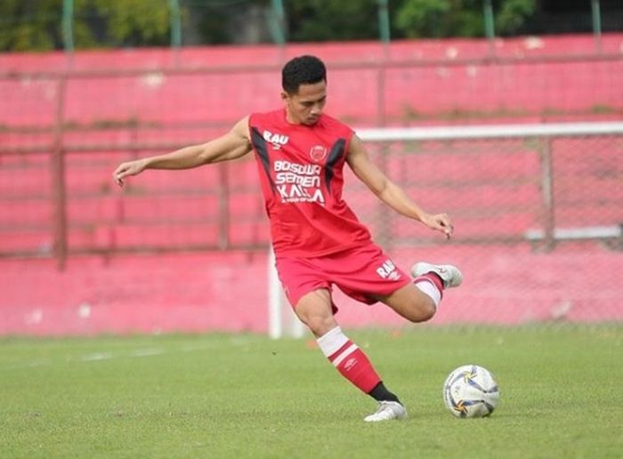 Bek kiri PSM Makassar, Reva Adi Utama, dikabarkan akan merapat ke Persija Jakarta