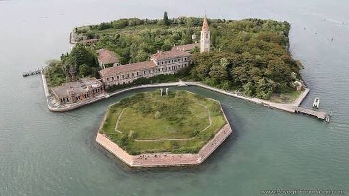 Pulau Poveglia, Italia