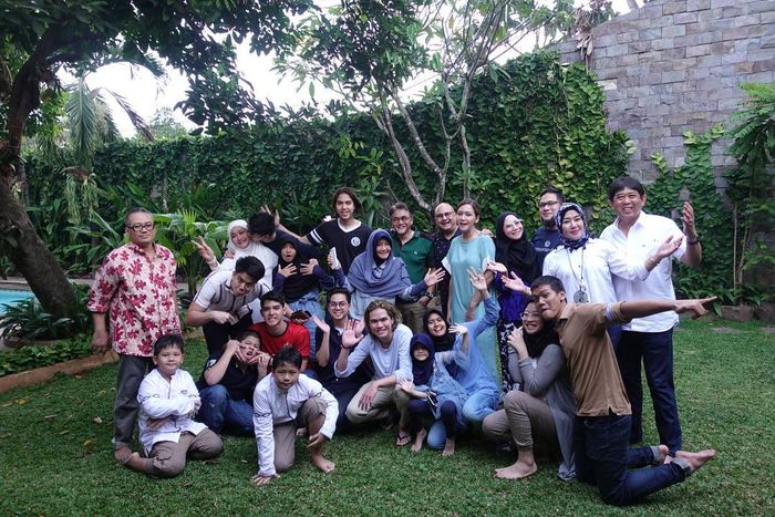 Maia Estianty dan Irwan Musrry beserta keluarga besar