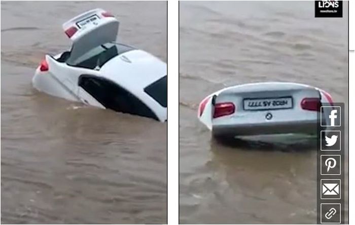 Mobil BMW mengambang di sungai.