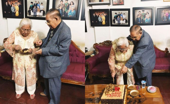Ibu mertua Hotman Paris potong kue ulang tahun.