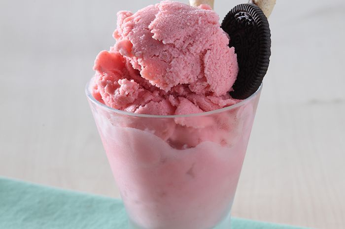 Segar dan Enak, Buat Es Krim Yoghurt Stroberi Sendiri di Rumah, yuk! Bobo