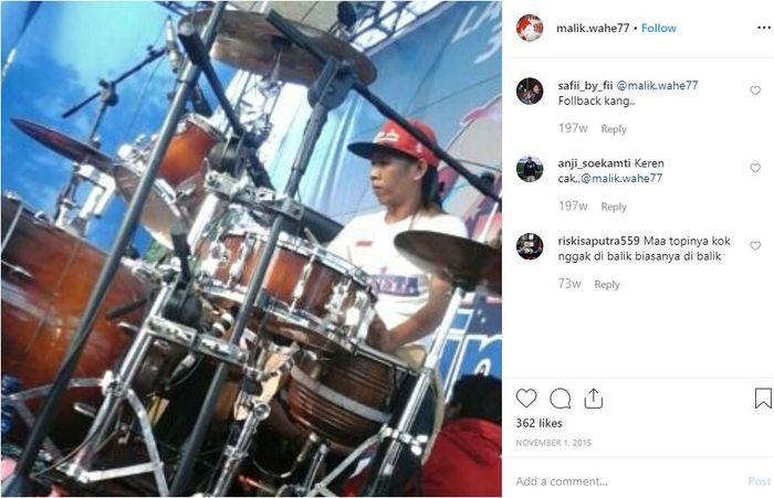 Cak Malik juga bisa menjadi drummer