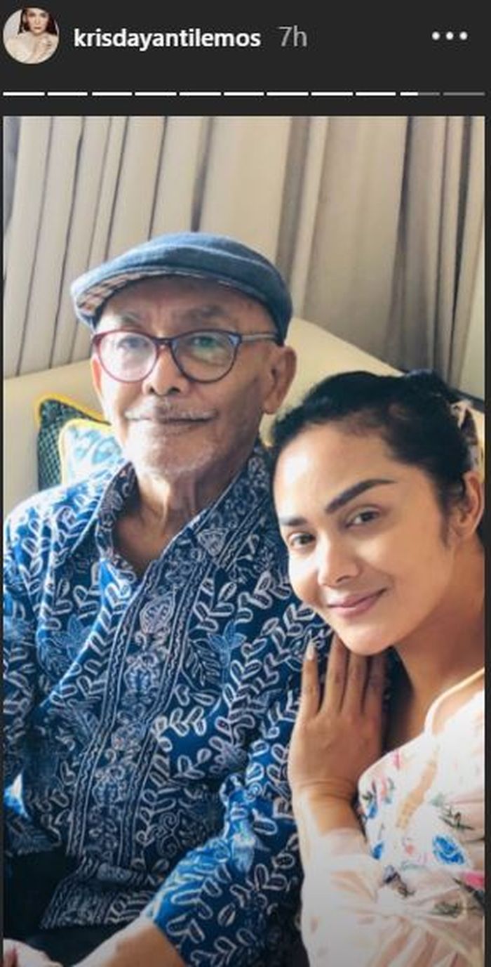 Penampilan Krisdayanti tanpa makeup
