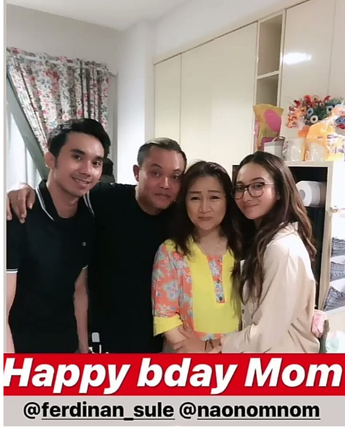 Sule, Naomi, Ibu Naomi, dan manajer Sule.