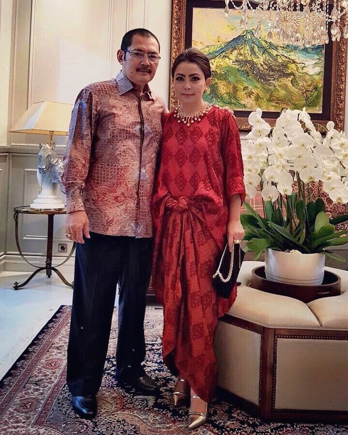 Gaya pesta Mayangsari dan suami