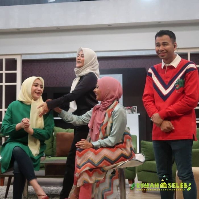 Cantiknya Nagita Slavina Saat Dipakaikaj Hijab Olla Ramlan dan Meisya Siregar