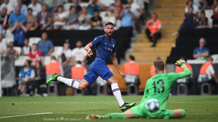 Striker Chelsea, Olivier Giroud, mencetak gol dalam laga Piala Super Eropa kontra Liverpool di BJK Vodafone Arena, Istanbul, 15 Agustus 2019.