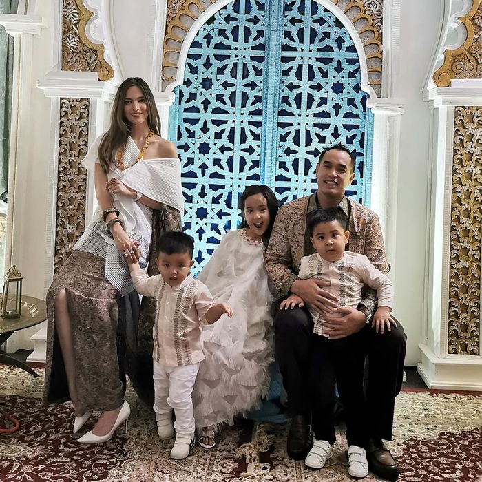 Gaya Nia Ramadhani saat Hari Raya Lebaran 2019