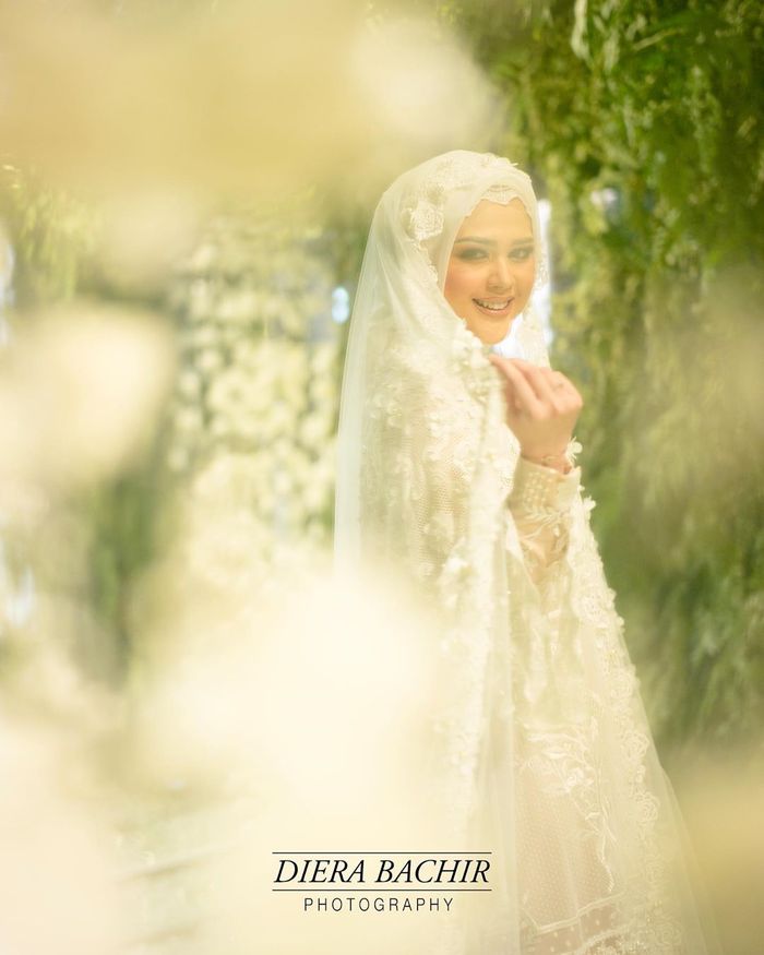 Menikah Besok, Lihat Cantiknya Cut Meyriska dengan Gaun Muslimah Putih Saat Pengajian